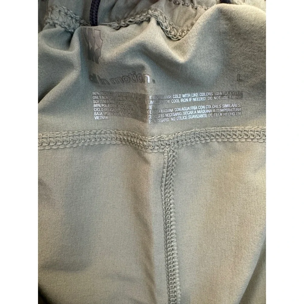 All in Motion Mens Large 7